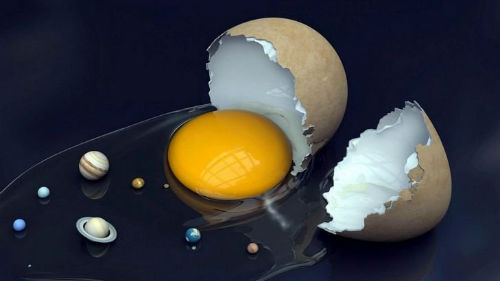 разбить куриное яйцо