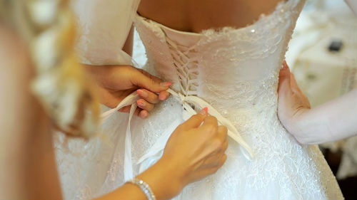 мерить свадебное платье