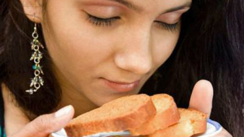 к чему снится кушать белый хлеб женщине