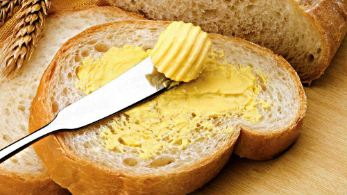 кушать хлеб с маслом
