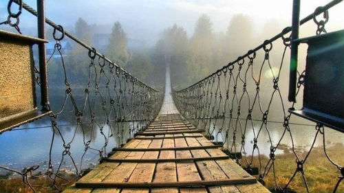 мост через реку переходить