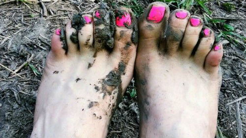 к чему снятся ноги в грязи женщине