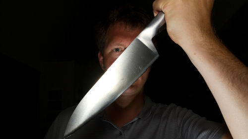 к чему снится нож в руках мужчины