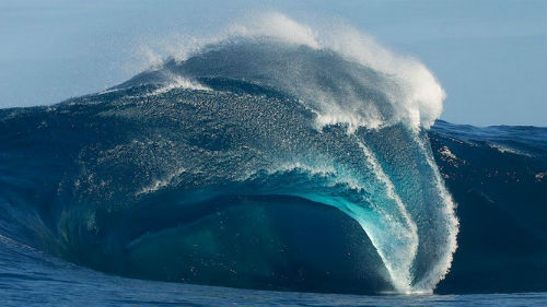 цунами в океане